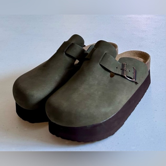 CUSHIONAIRE Loom Platform Clog Size 8.5W - Picture 3 of 12